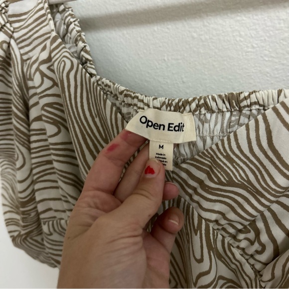 Open Edit Puff Sleeve Line pattern top - Picture 8 of 8